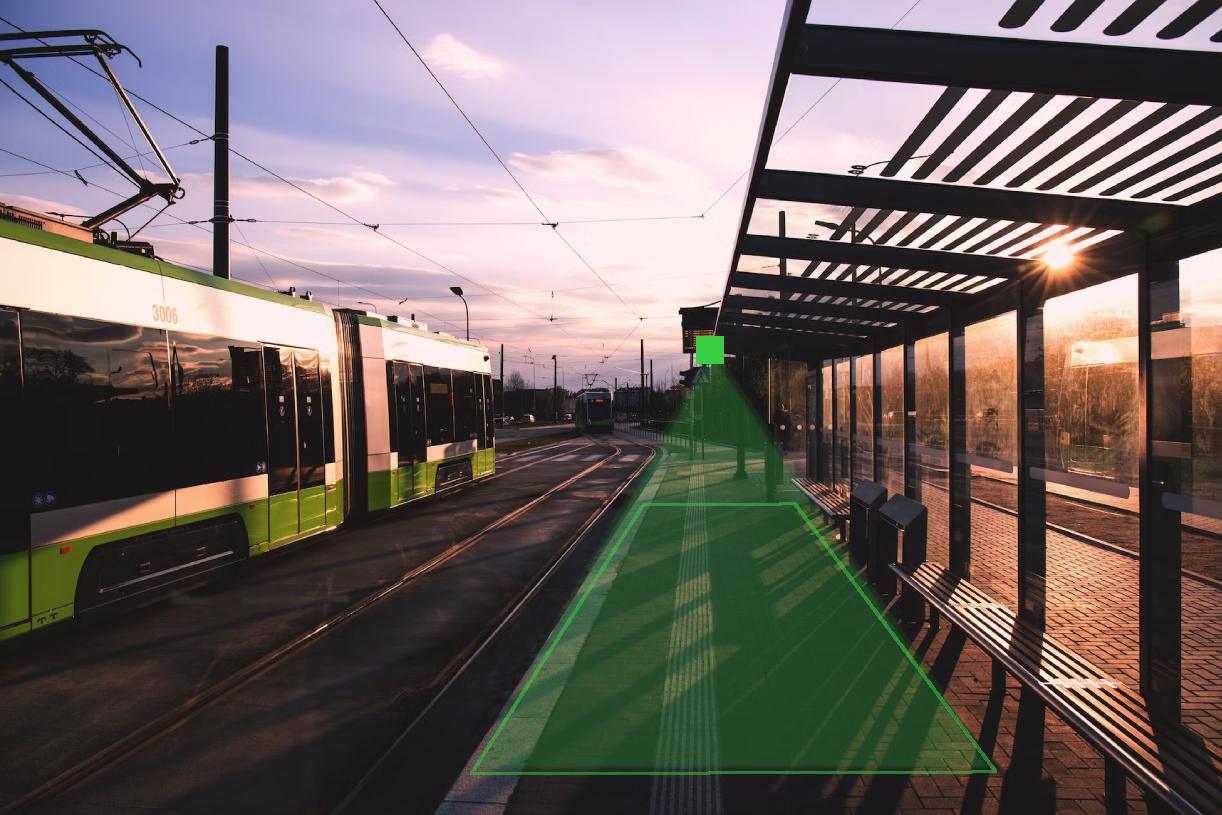 Ihmisten laskenta bussipysäkeillä SensMax TAC-B 4G -anturin ja SPS20-aurinkovoimajärjestelmän avulla